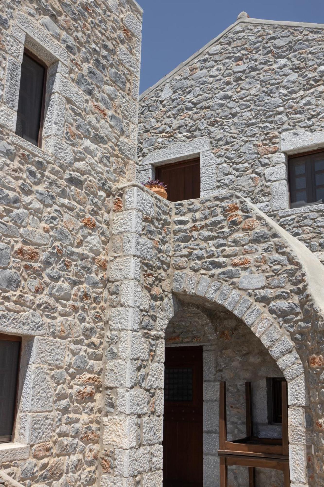 Petritis Guesthouse Oitilon Exterior photo