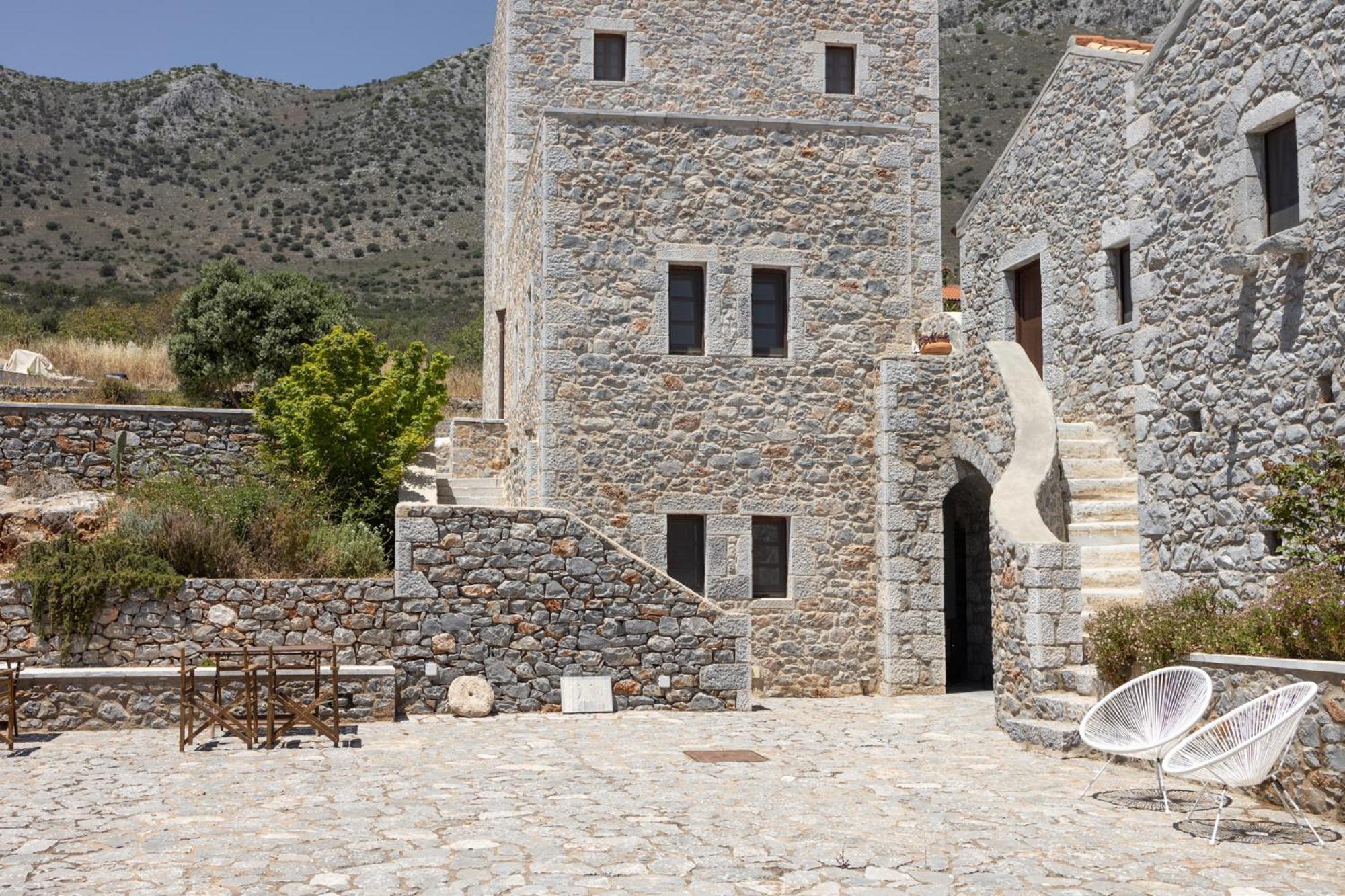 Petritis Guesthouse Oitilon Exterior photo